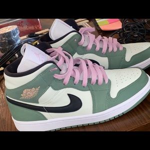 Jordan 1 Mid Dutch Green